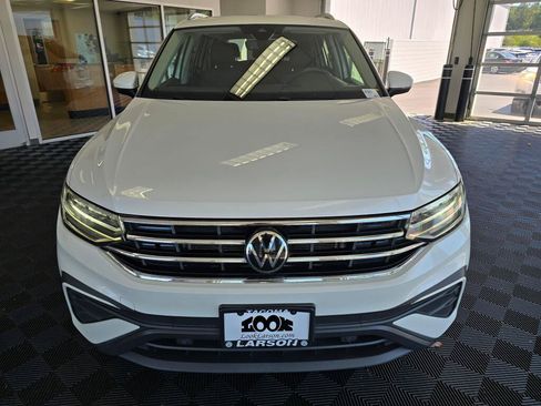 Used 2023 Volkswagen Tiguan SE w/ Panoramic Sunroof Package AWD/4WD image 8