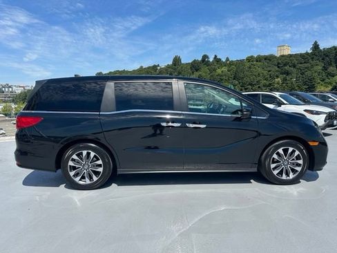 Used 2024 Honda Odyssey EX-L image 2