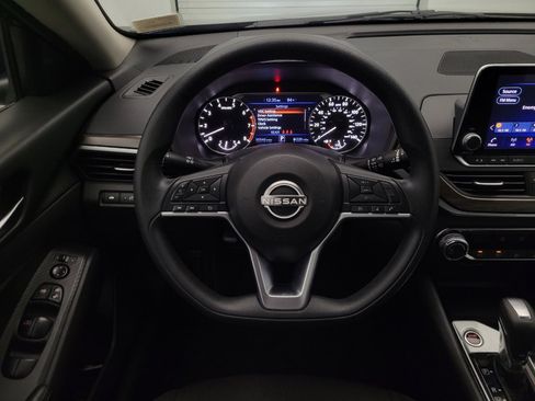 Used 2024 Nissan Altima 2.5 SV FWD image 22