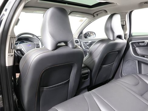 Used 2016 Volvo V60 T5 Cross Country Platinum image 14