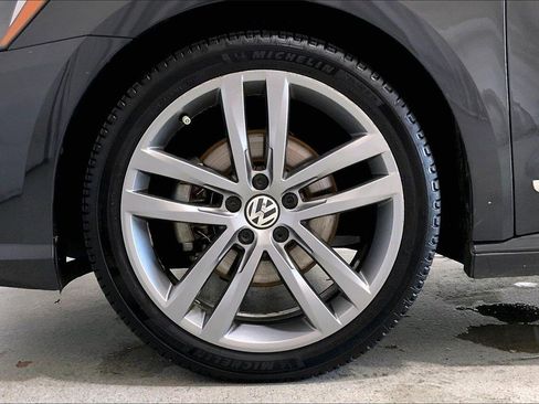 Used 2017 Volkswagen Passat 1.8T R-Line image 8