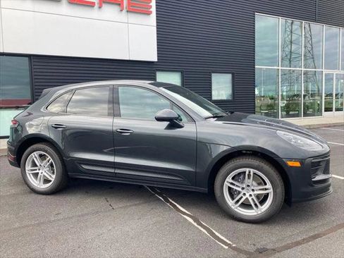 Used 2026 Porsche Macan AWD/4WD image 31