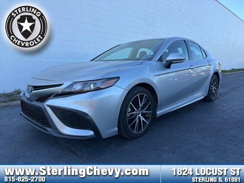 Used 2023 Toyota Camry SE image 1