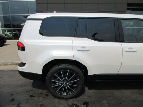 Used 2026 Lexus GX 550 w/ Accessory Package (2T) AWD/4WD image 10