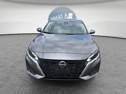 Used 2024 Nissan Altima 2.5 SV w/ SV Premium Package FWD image 7