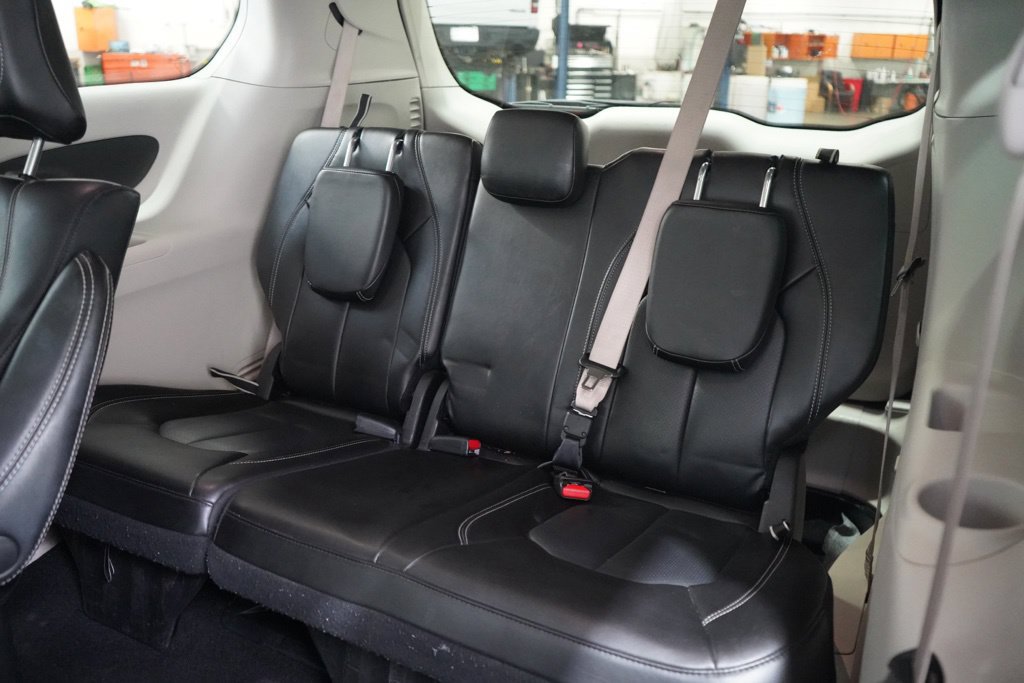 Used 2023 Chrysler Pacifica Touring-L FWD image 33
