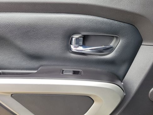 Used 2018 Nissan Titan PRO-4X w/ Pro-4x Utility Package image 12