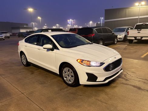 Used 2020 Ford Fusion S image 4