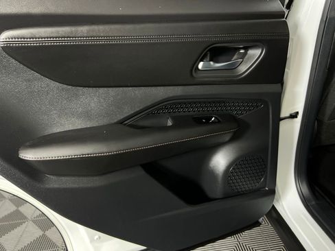 Used 2024 Nissan Ariya FWD image 27