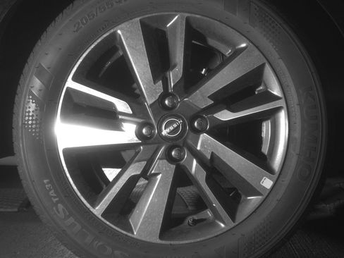 Used 2025 Nissan Versa SV image 15