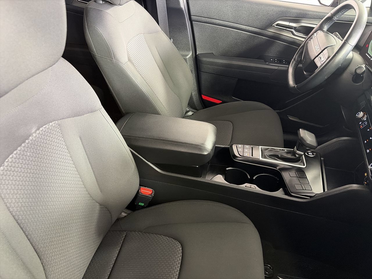 Used 2026 Kia Sportage LX FWD image 23