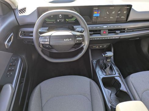 Used 2025 Kia K4 LXS image 25