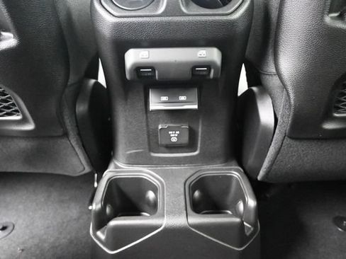 Used 2024 Jeep Wrangler Unlimited Rubicon w/ Technology Group AWD/4WD image 8
