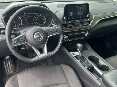 Used 2025 Nissan Altima 2.5 SV FWD image 7