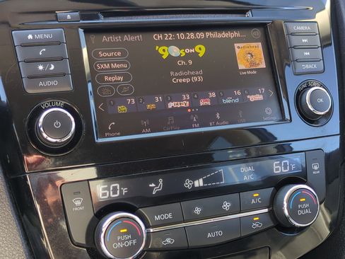 Used 2018 Nissan Rogue SV image 25