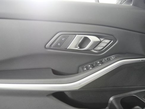 Used 2025 BMW 330i Sedan RWD image 8