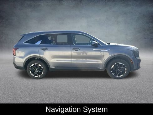 Used 2024 Kia Sorento S image 7