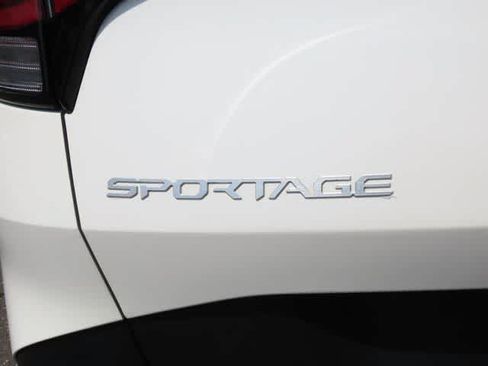 Used 2023 Kia Sportage LX AWD/4WD image 7