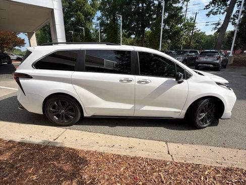 Used 2021 Toyota Sienna XSE w/ XSE Plus Package FWD image 7