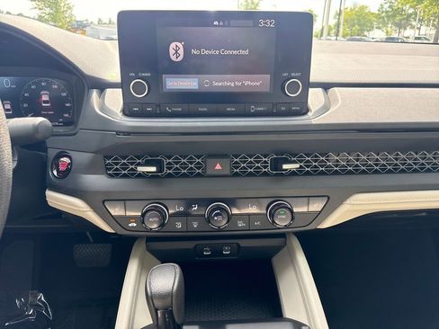 Used 2025 Honda Accord SE image 19