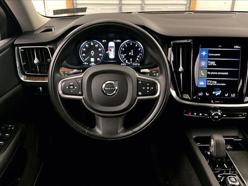 Used 2022 Volvo S60 B5 Momentum w/ Advanced Package image 5