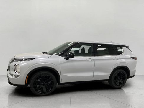 New 2026 Mitsubishi Outlander LE AWD/4WD image 7