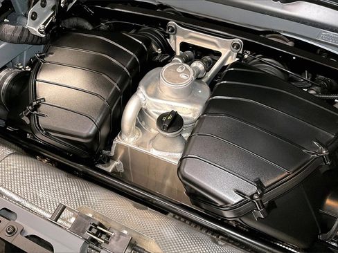 Used 2022 Lamborghini Huracan EVO image 16