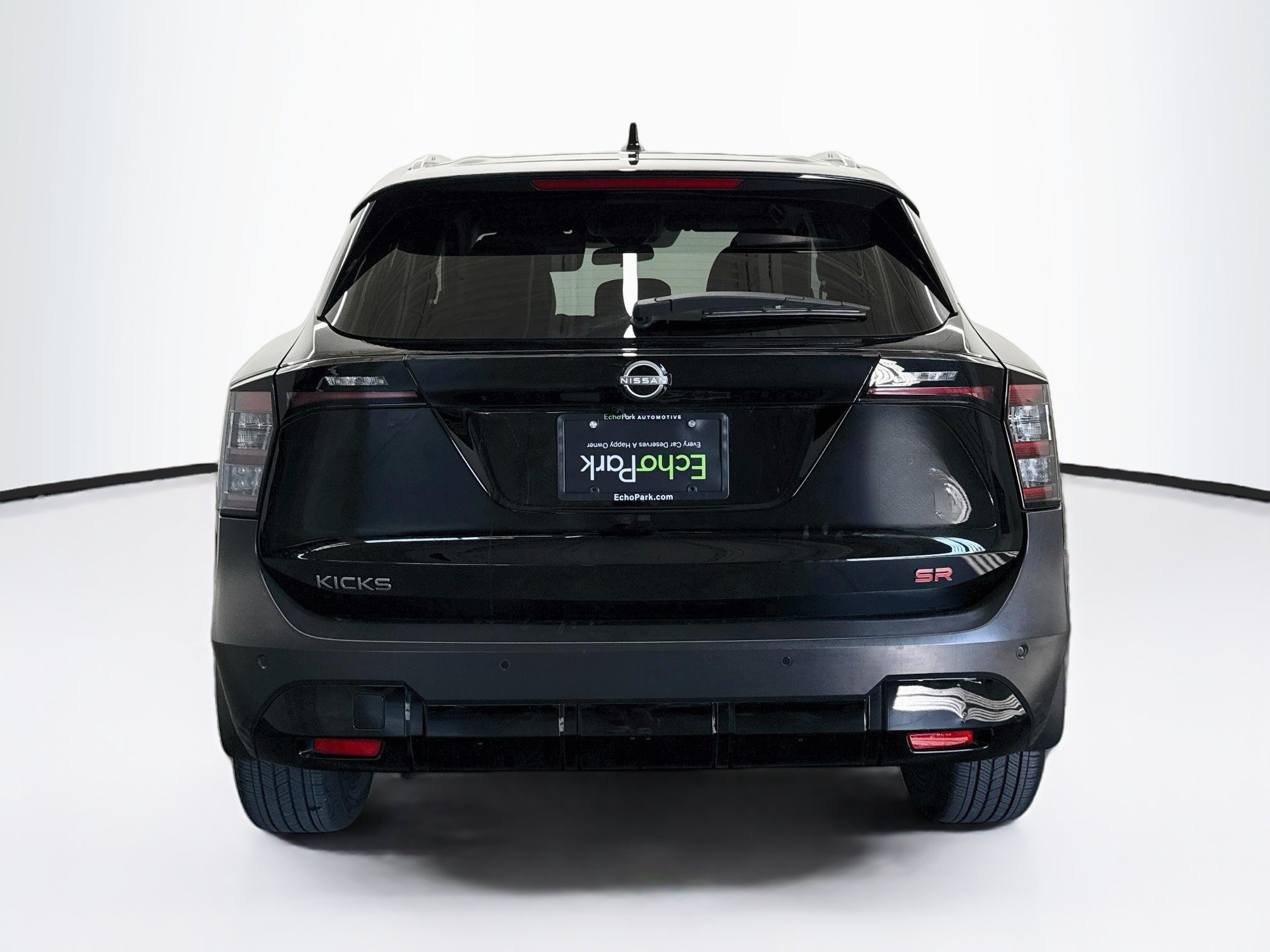 Used 2025 Nissan Kicks SR FWD image 7