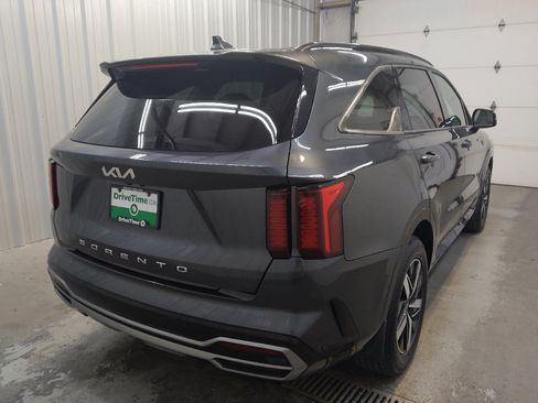 Used 2022 Kia Sorento S FWD image 9