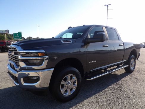 Used 2026 RAM 2500 Big Horn AWD/4WD image 3