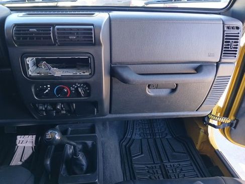 Used 2006 Jeep Wrangler Unlimited w/ Premium Audio Group image 13