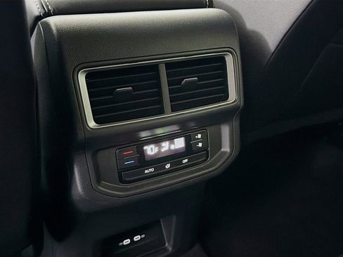 Used 2024 Volkswagen Atlas SE image 24