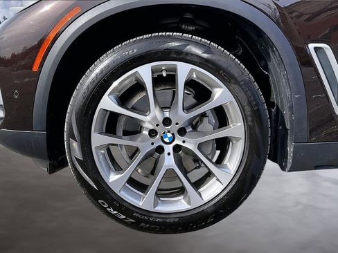 Used 2023 BMW X5 xDrive40i w/ Premium Package AWD/4WD image 34