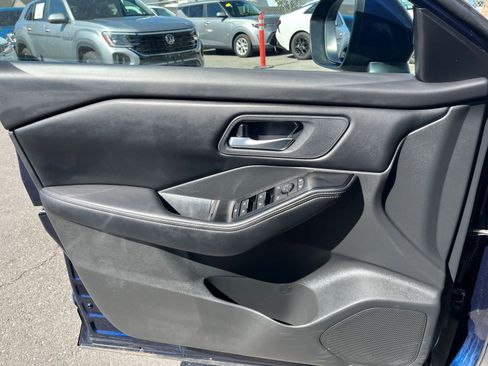 Used 2025 Nissan Rogue SV image 18