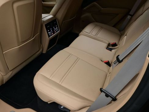 Certified 2023 Porsche Cayenne S Platinum AWD/4WD image 15
