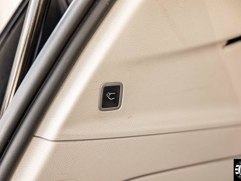 Used 2023 Chrysler Pacifica Touring-L FWD image 13