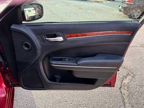 Used 2014 Chrysler 300 image 22