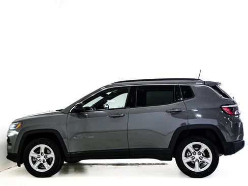 Used 2024 Jeep Compass Latitude AWD/4WD image 5