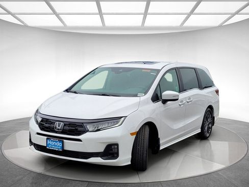New 2026 Honda Odyssey Touring image 7