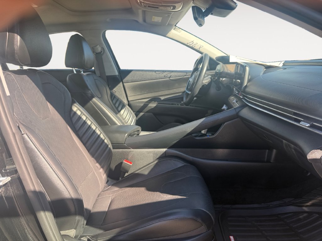 Used 2021 Hyundai Elantra Limited FWD image 15