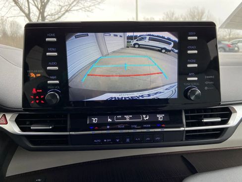 Used 2024 Toyota Sienna LE FWD image 19