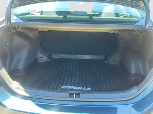Used 2018 Toyota Corolla LE FWD image 17