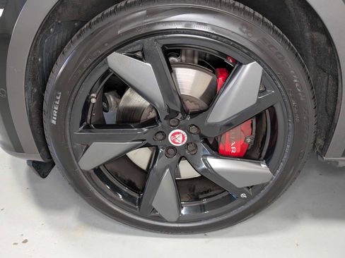 Used 2021 Jaguar F-PACE SVR image 3