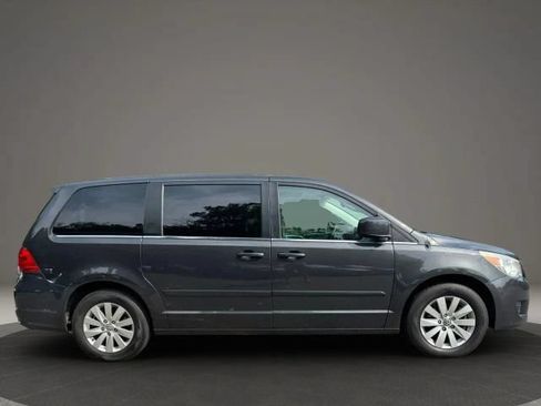 Used 2012 Volkswagen Routan SEL FWD image 6