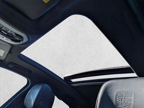 Used 2025 Porsche Macan Turbo image 27