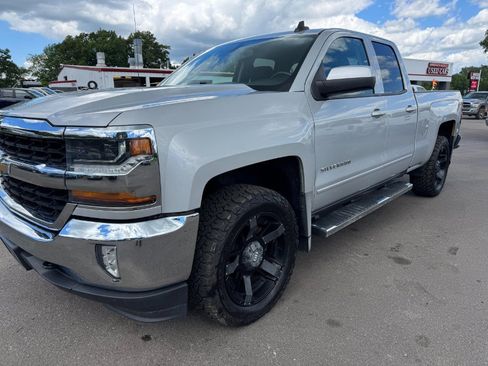 Used 2017 Chevrolet Silverado 1500 LT w/ LT Convenience Package AWD/4WD image 9