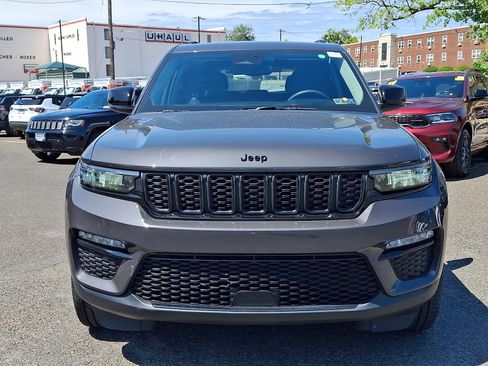 Used 2023 Jeep Grand Cherokee Limited w/ Black Appearance Package AWD/4WD image 2