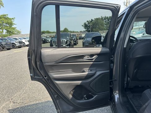 Used 2023 Jeep Grand Cherokee Laredo AWD/4WD image 13