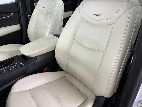 Certified 2025 Cadillac XT6 Sport w/ Technology Package AWD/4WD image 16
