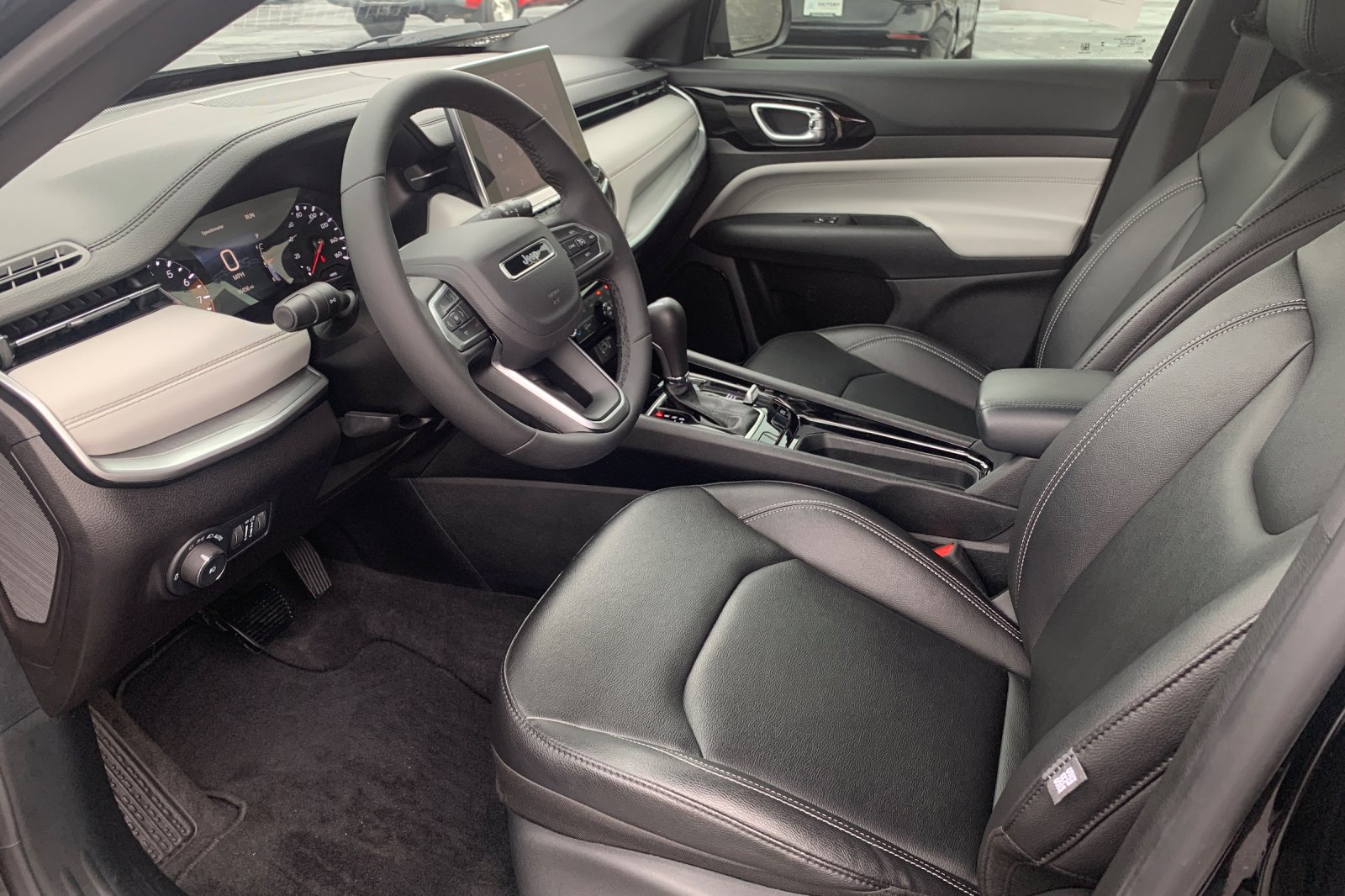Used 2025 Jeep Compass Limited AWD/4WD image 12
